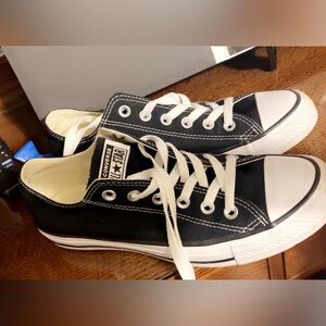 Worn 1 time! Converse black & white.
